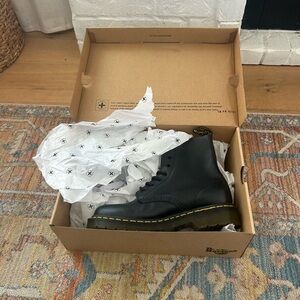 1460 Pascal Dr. Martens Black Boots 1460
Pascal Virginia Leather Lace Up Boots